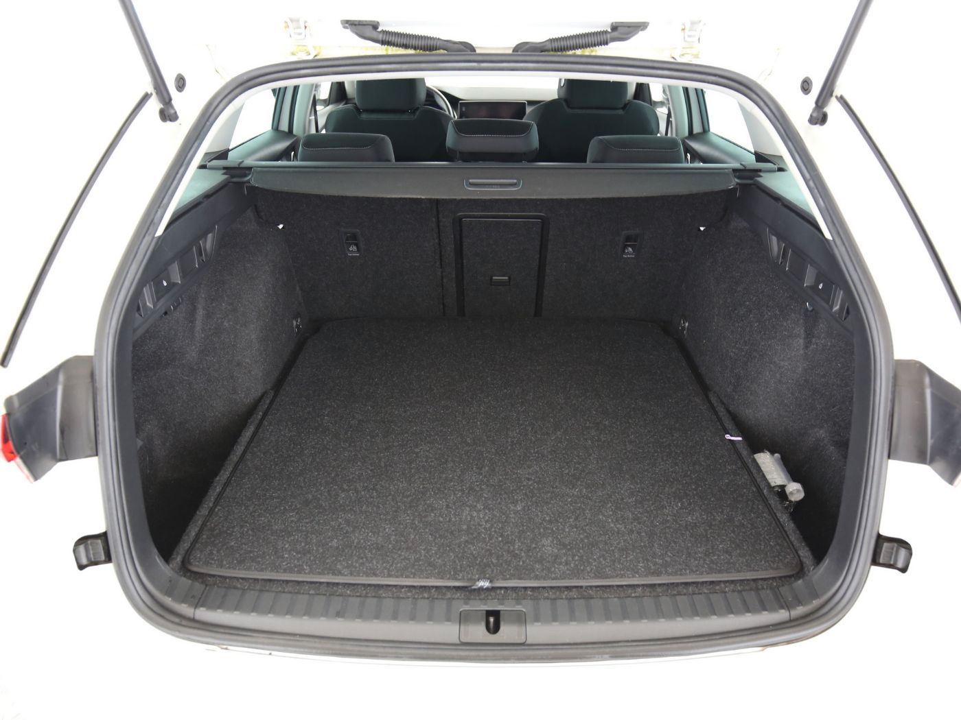 Fahrzeugabbildung SKODA Octavia Combi 2.0 TDI Style HUD|ACC|LED|Navi|PDC
