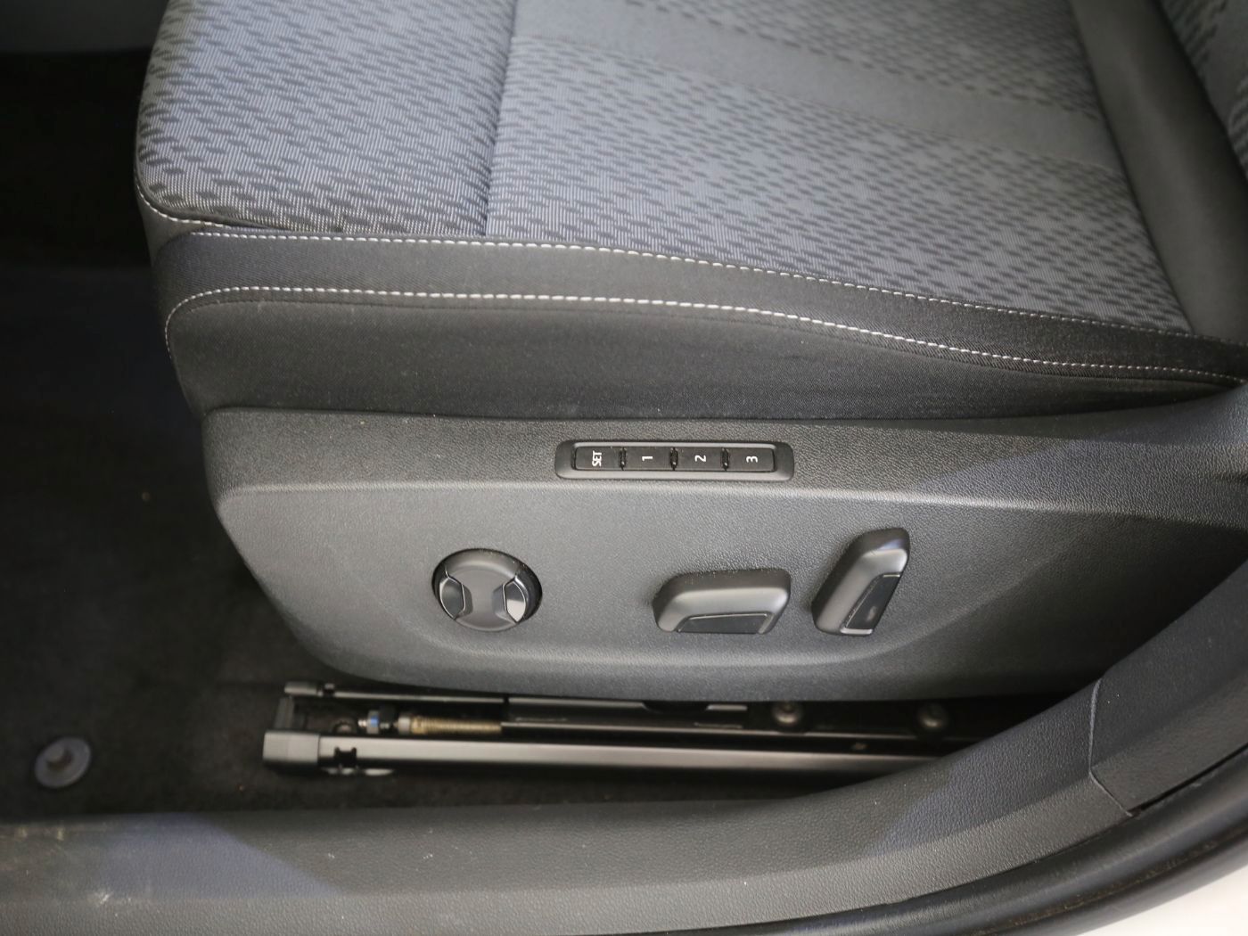 Fahrzeugabbildung SKODA Octavia Combi 2.0 TDI Style HUD|ACC|LED|Navi|PDC