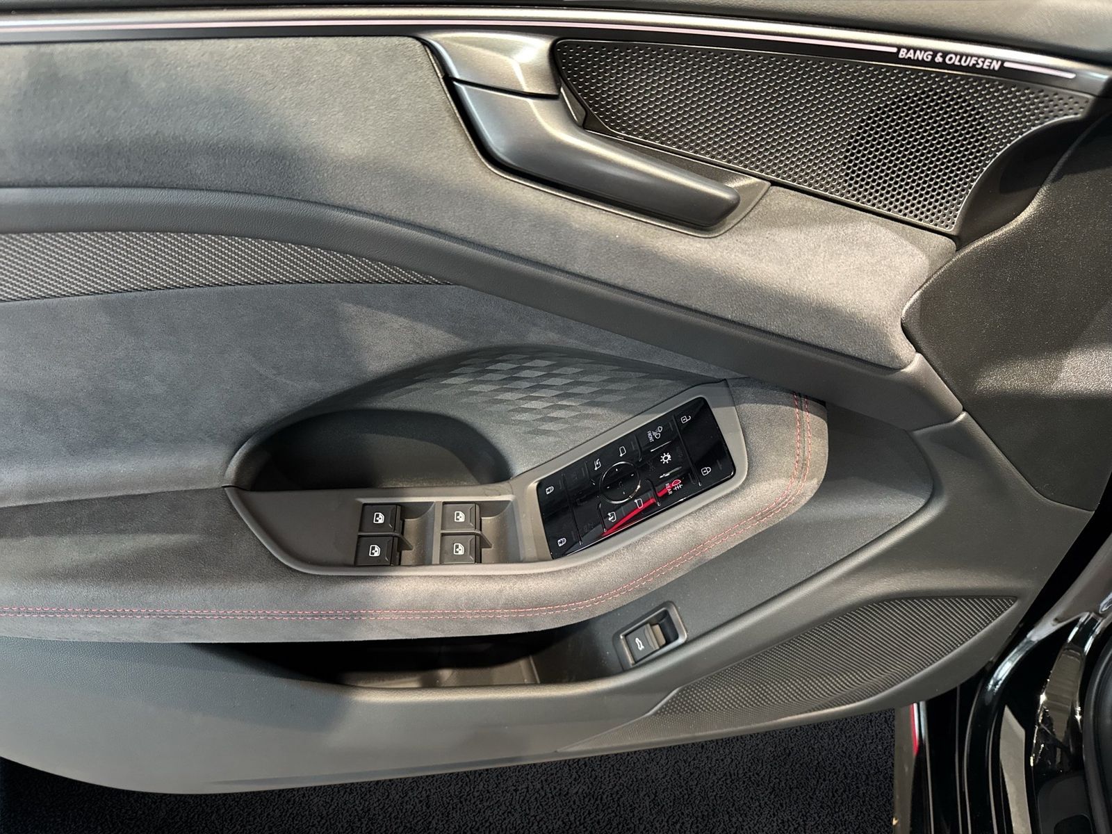 Fahrzeug autohaus mense Fahrzeugabbildung Audi A6 Avant TDI quattro 150 kW S tronic |Luft|AHK