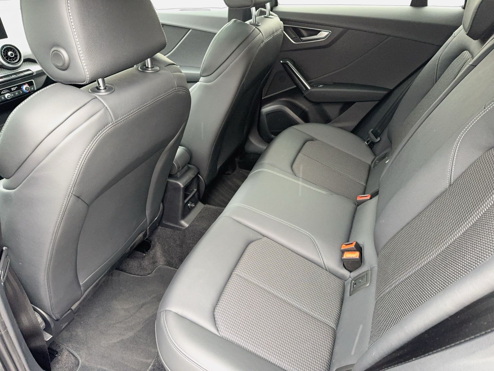 Fahrzeug autohaus mense Fahrzeugabbildung Audi Q2 35TFSI S Line Matrix|CarPlay|AHK|Pano|SD