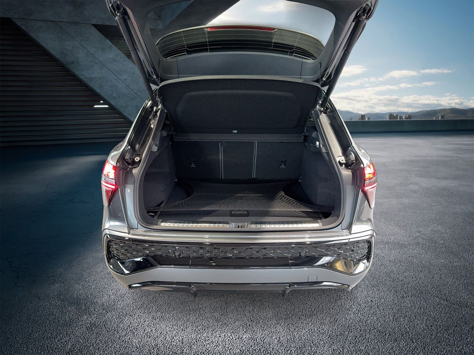 Fahrzeugabbildung Audi Q3 SUV TFSI 195 kW S tronic DigiMatrix|Sonos|Pan