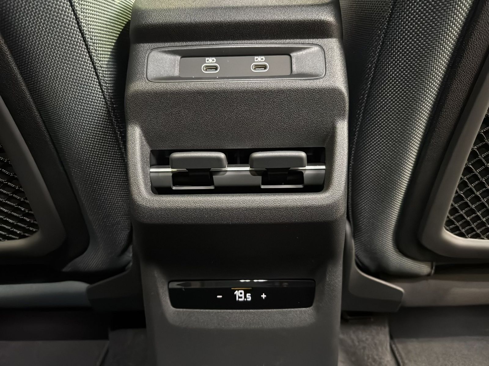 Fahrzeugabbildung Audi Q3 SUV TFSI 195 kW S tronic DigiMatrix|Sonos|Pan