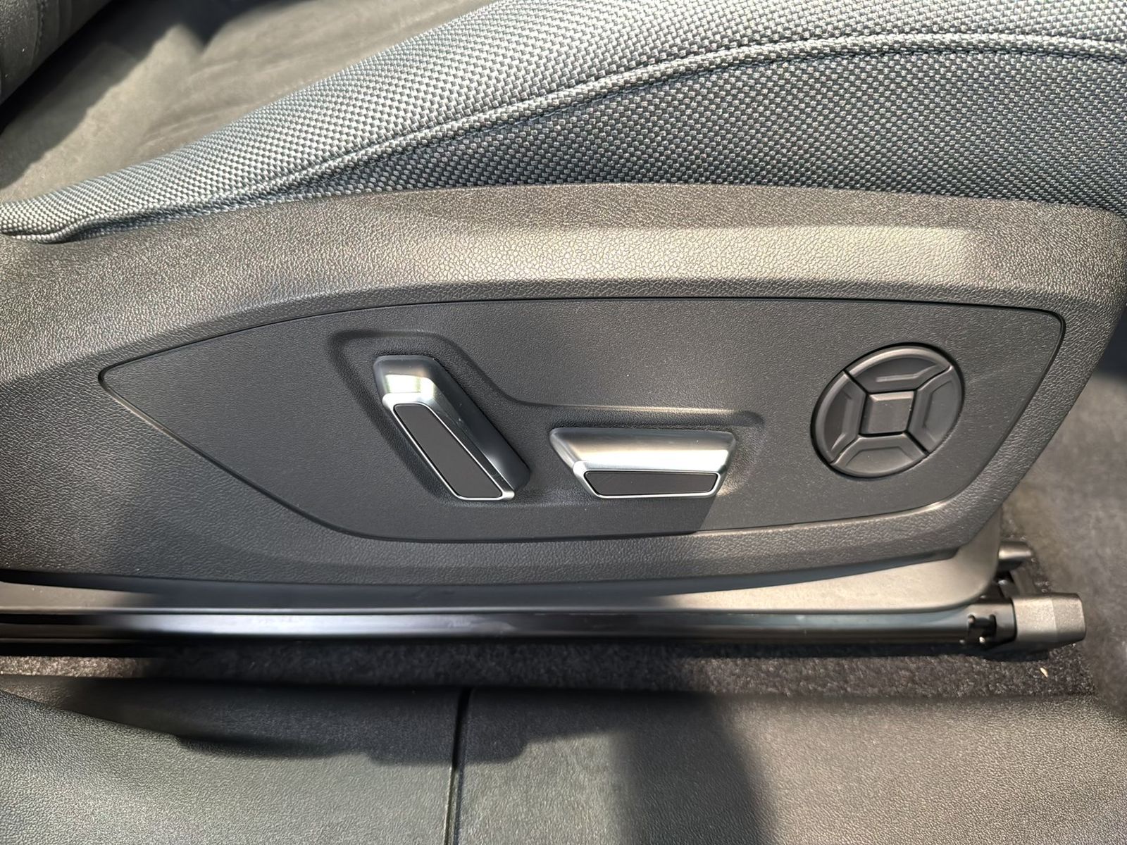 Fahrzeugabbildung Audi Q3 SUV TFSI 195 kW S tronic DigiMatrix|Sonos|Pan