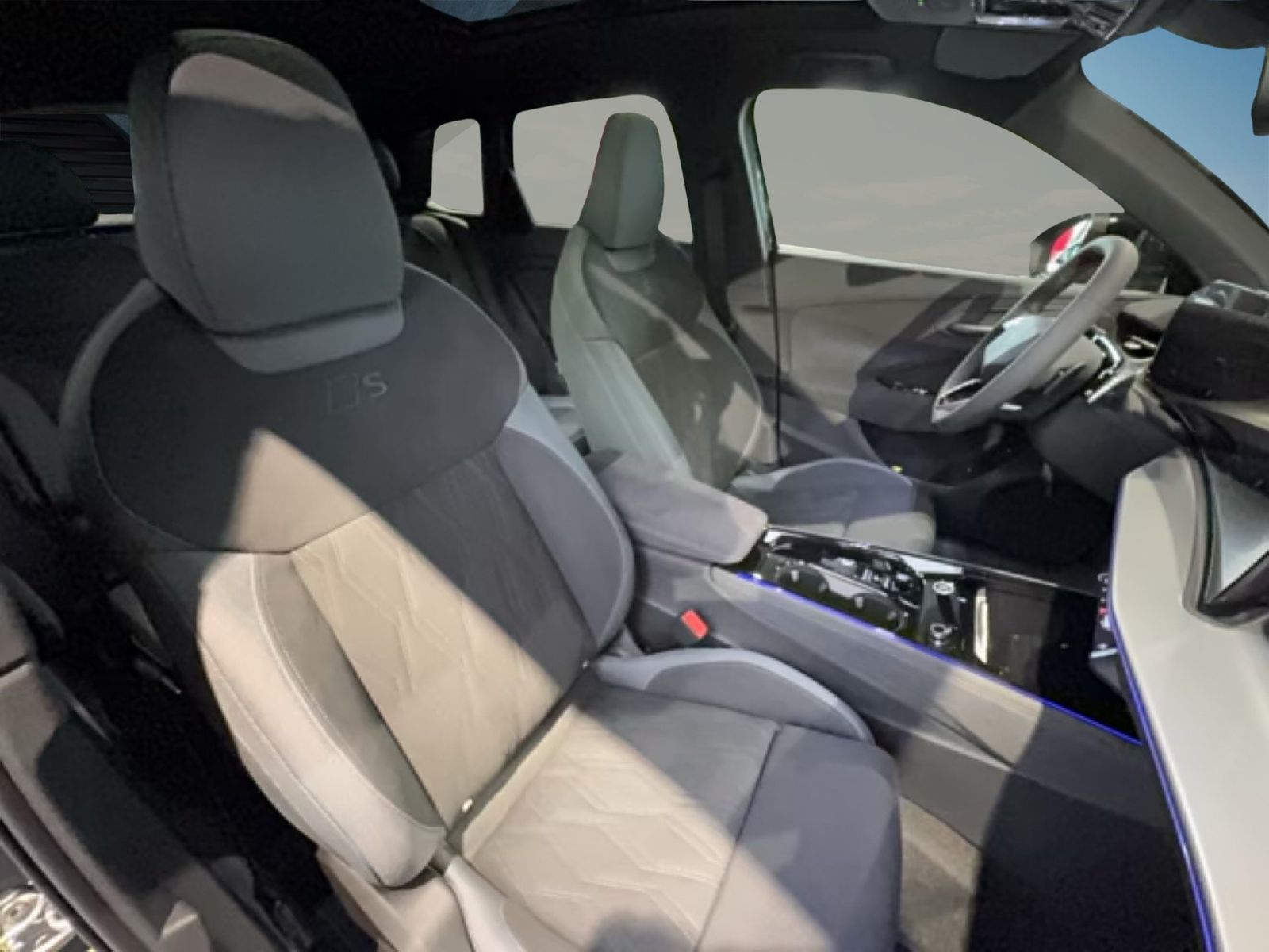 Fahrzeugabbildung Audi Q3 SUV TFSI 195 kW S tronic DigiMatrix|Sonos|Pan