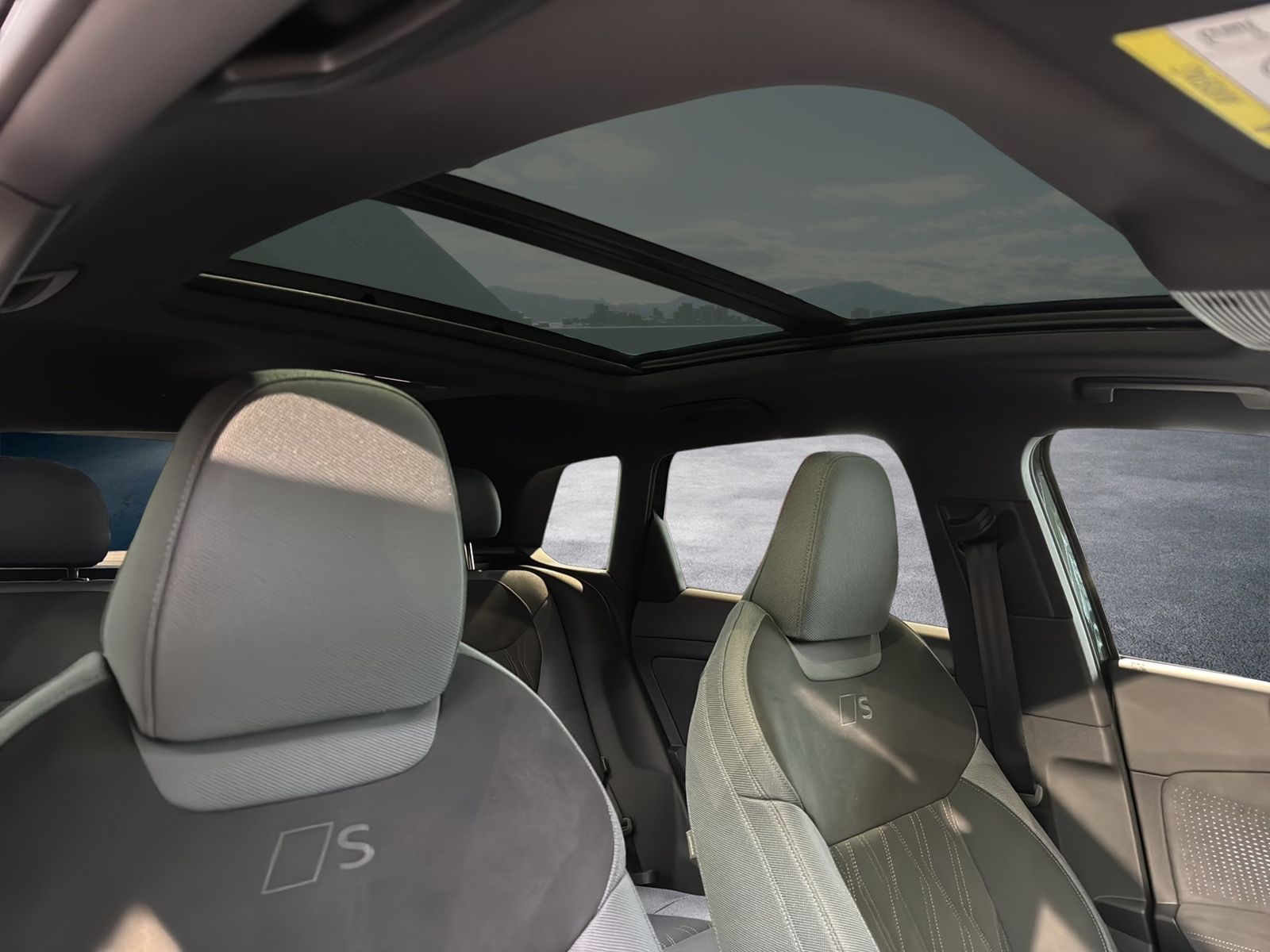 Fahrzeugabbildung Audi Q3 SUV TFSI 195 kW S tronic DigiMatrix|Sonos|Pan