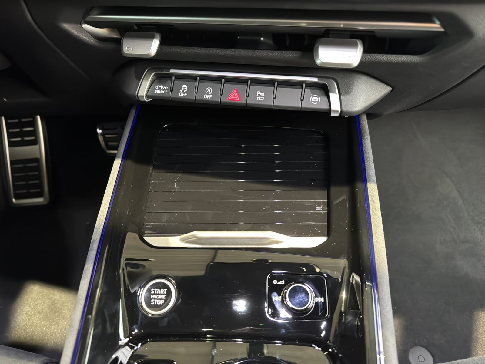 Fahrzeugabbildung Audi Q3 SUV TFSI 195 kW S tronic DigiMatrix|Sonos|Pan