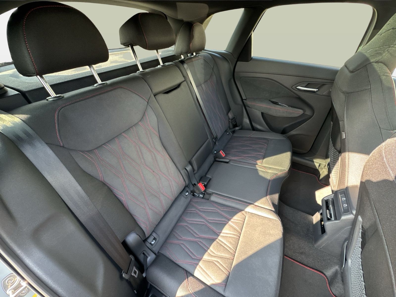 Fahrzeugabbildung Audi Q3 SUV e-hybrid S tronic Matrix|Sonos|TechPro|AH
