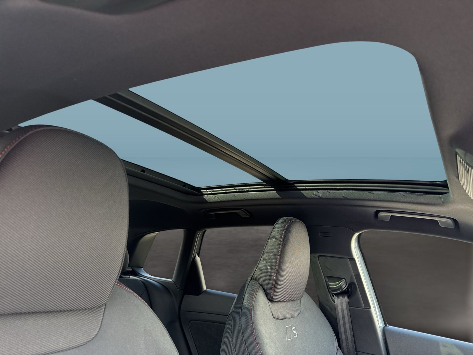Fahrzeugabbildung Audi Q3 SUV e-hybrid S tronic Matrix|Sonos|TechPro|AH