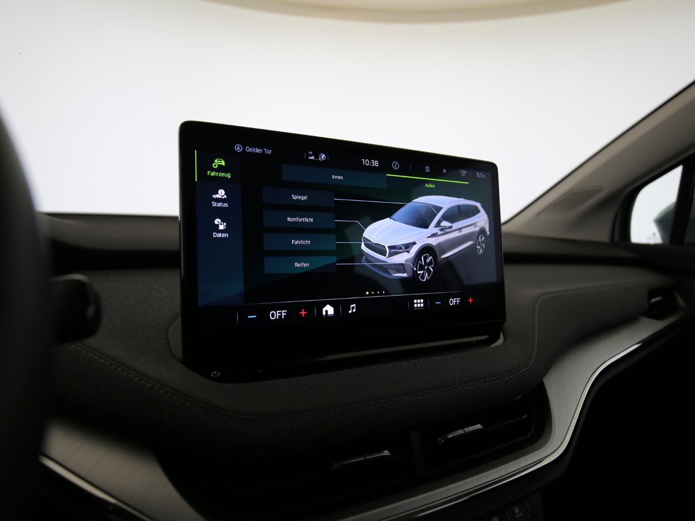 Fahrzeugabbildung SKODA Enyaq 50 Loft LED|VirtualCP|KlimaA|LaneAss|PDC