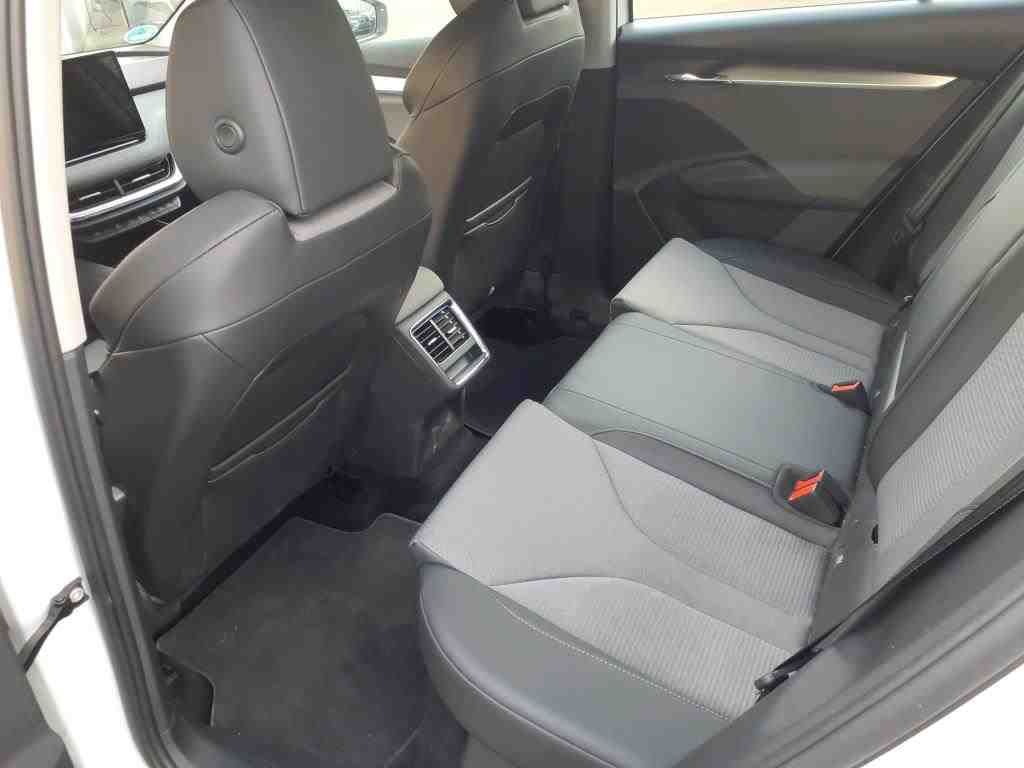 Fahrzeugabbildung SKODA Enyaq 50 Loft LED|VirtualCP|KlimaA|LaneAss|PDC