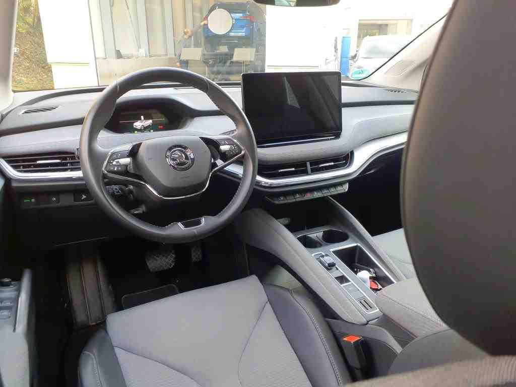 Fahrzeugabbildung SKODA Enyaq 50 Loft LED|VirtualCP|KlimaA|LaneAss|PDC