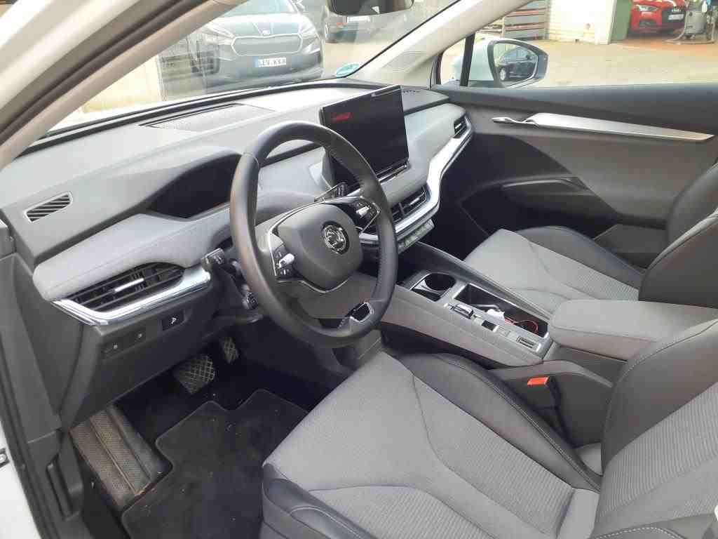 Fahrzeugabbildung SKODA Enyaq 50 Loft LED|VirtualCP|KlimaA|LaneAss|PDC