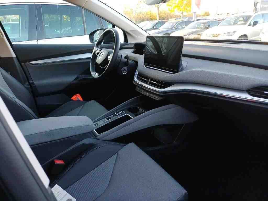 Fahrzeugabbildung SKODA Enyaq 50 Loft LED|VirtualCP|KlimaA|LaneAss|PDC