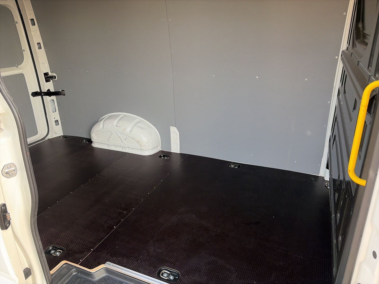 Fahrzeugabbildung Volkswagen Crafter 35 2.0 TDI Kasten FWD mittellang Hochdac