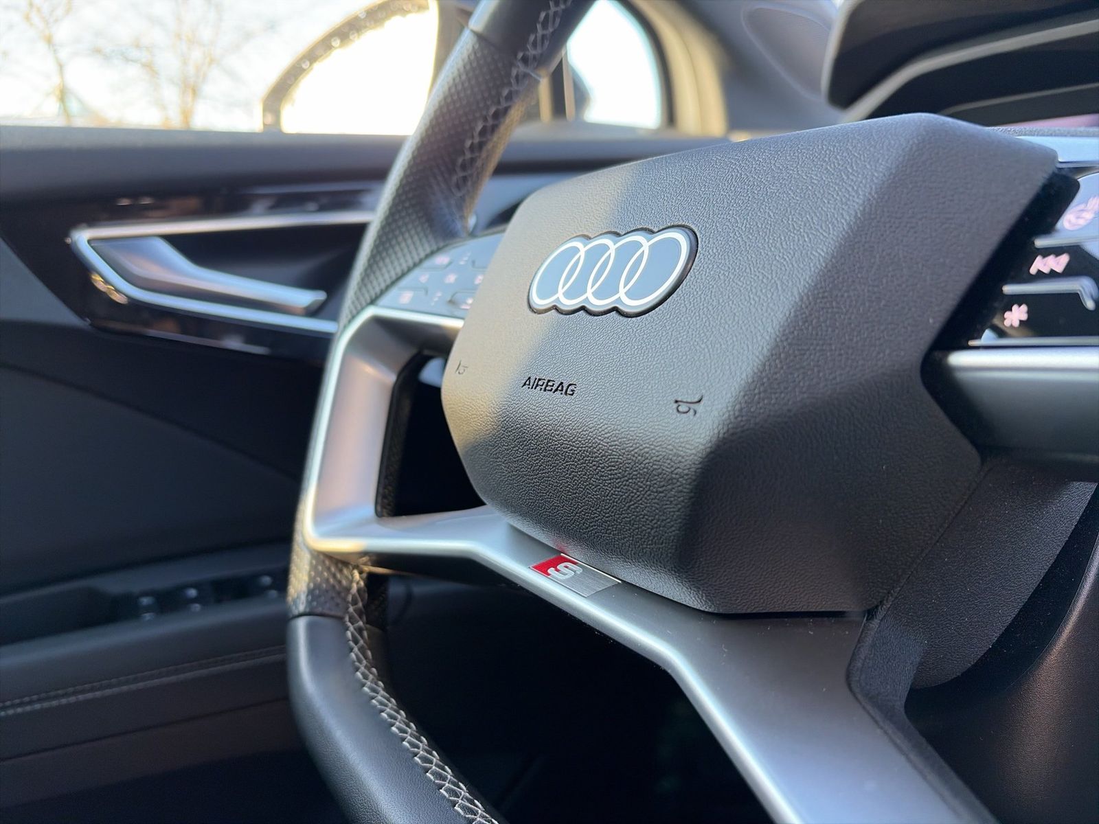 Fahrzeug autohaus mense Fahrzeugabbildung Audi Q4 Sportback e-tron 40 S line Matrix|Pano|ACC|LM