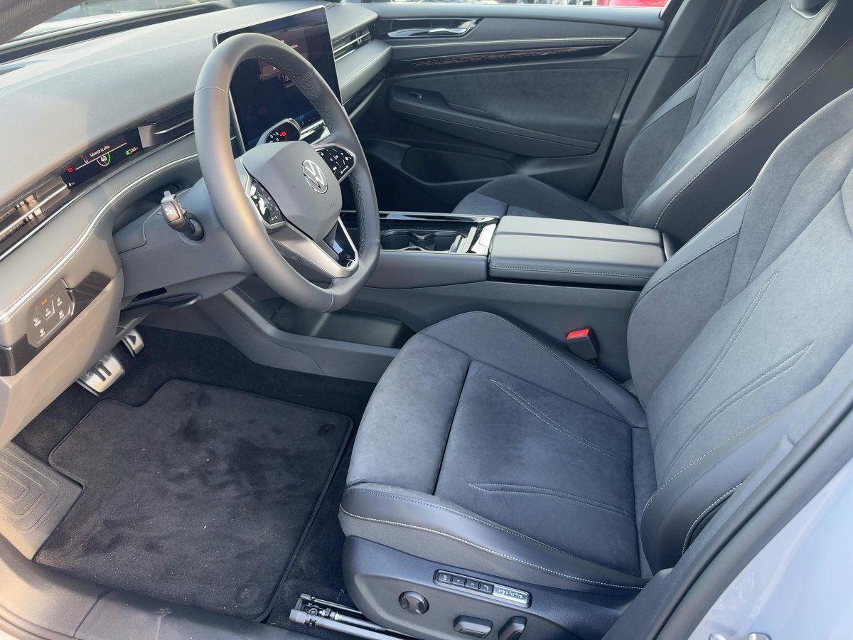 Fahrzeugabbildung Volkswagen ID.7 Tourer Pro 77 kWh AHK BlackStyle Navi 360°