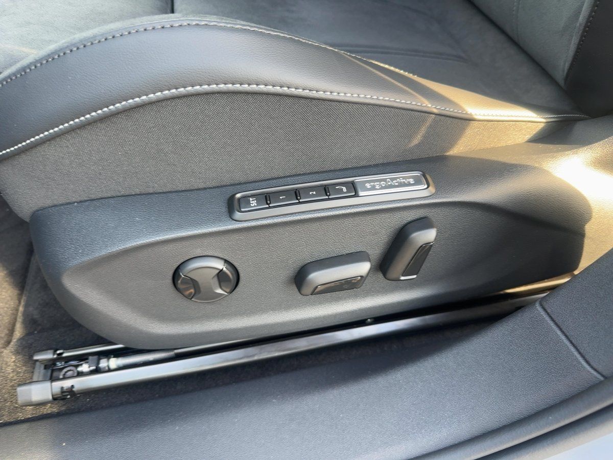 Fahrzeugabbildung Volkswagen ID.7 Tourer Pro 77 kWh AHK BlackStyle Navi 360°