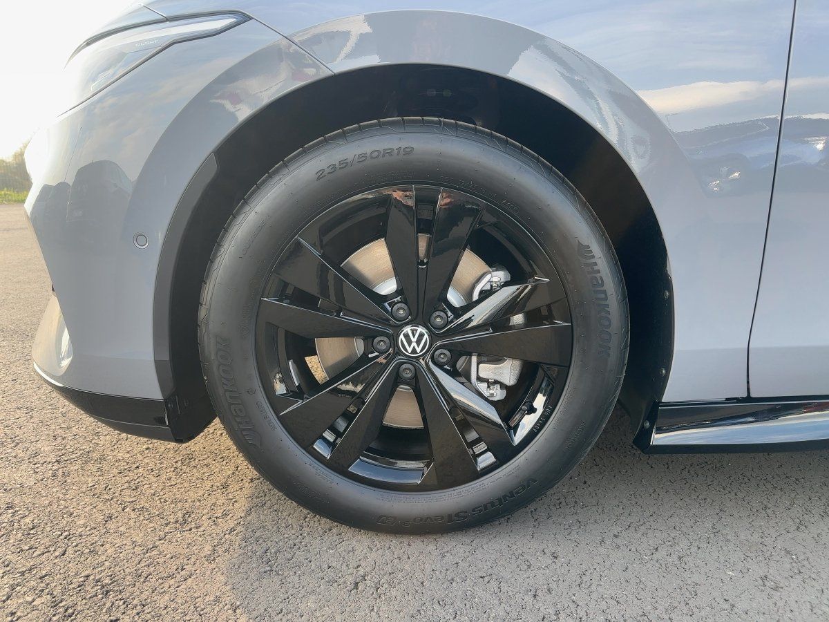 Fahrzeugabbildung Volkswagen ID.7 Tourer Pro 77 kWh AHK BlackStyle Navi 360°