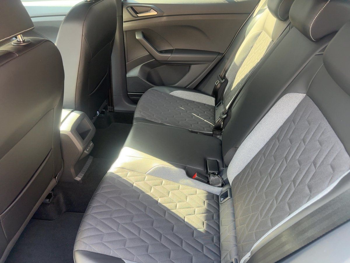 Fahrzeugabbildung Volkswagen T-Cross 1.0 TSI DSG Energy AHK Navi Ganzjahresr.