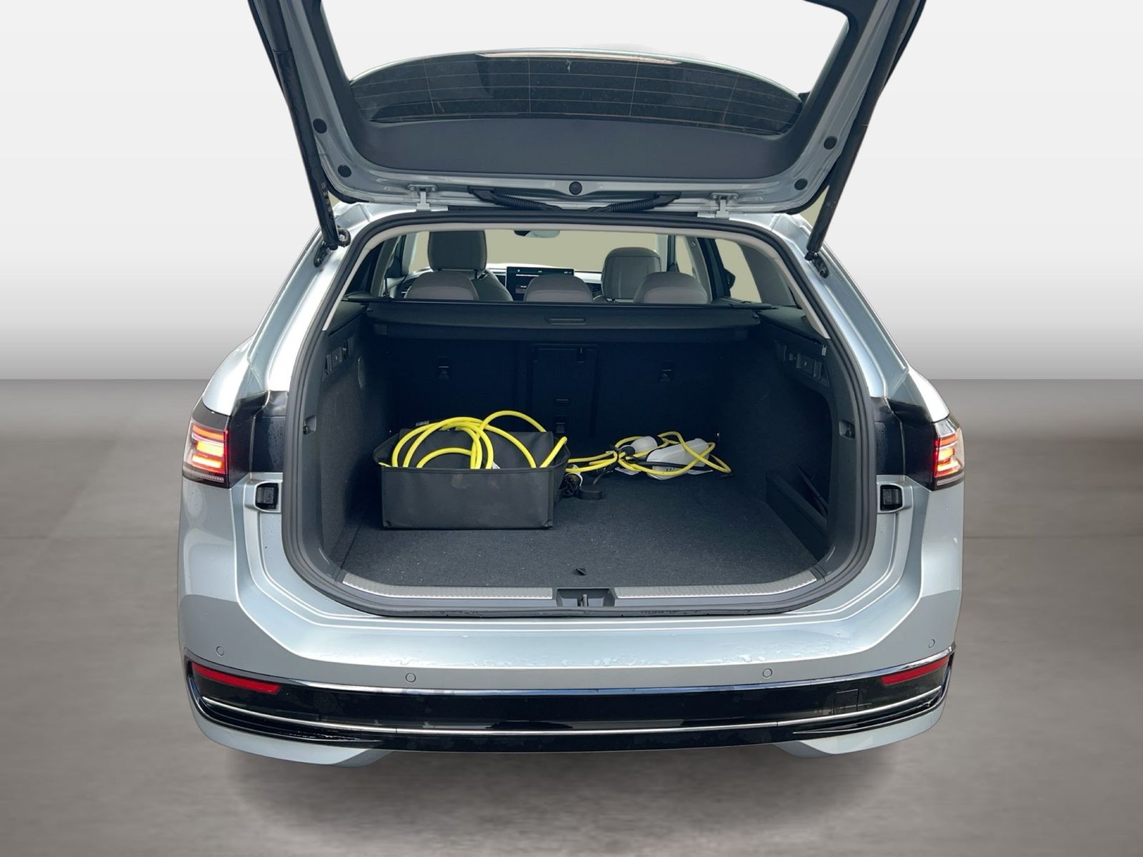 Fahrzeug autohaus mense Fahrzeugabbildung Volkswagen Passat Variant 1.5 TSI eHybrid IQ.Light|Matrix