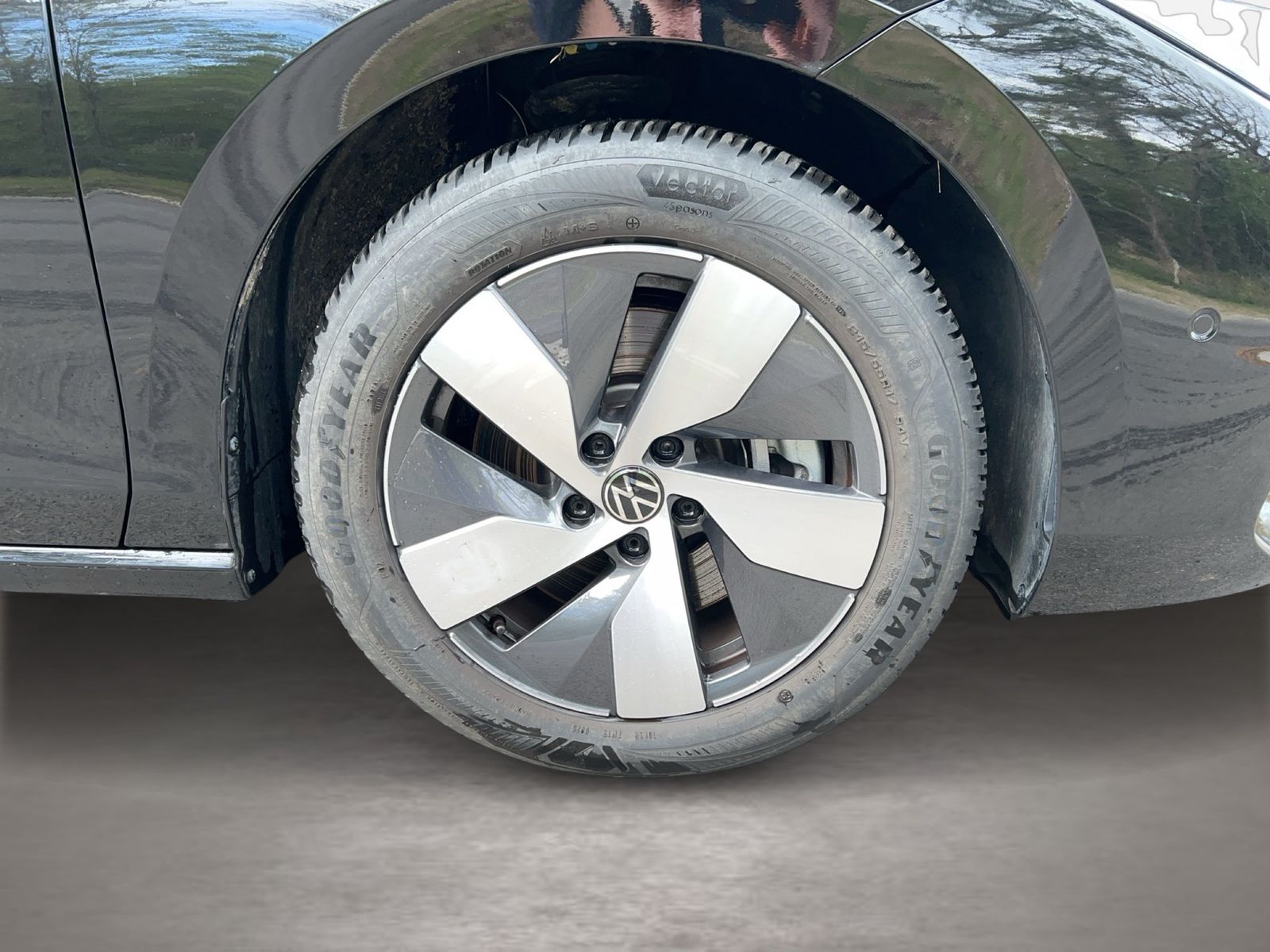 Fahrzeugabbildung Volkswagen Passat Variant 1.5 TSI eHybrid DSG Business