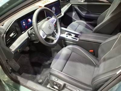 Fahrzeugabbildung Volkswagen Passat Variant 1.5 TSI eHybrid CarPlay|AHK|HUD