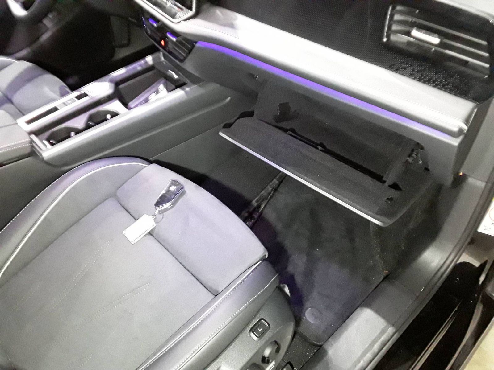 Fahrzeugabbildung Volkswagen Passat Variant 1.5 TSI eHybrid CarPlay|AHK|HUD