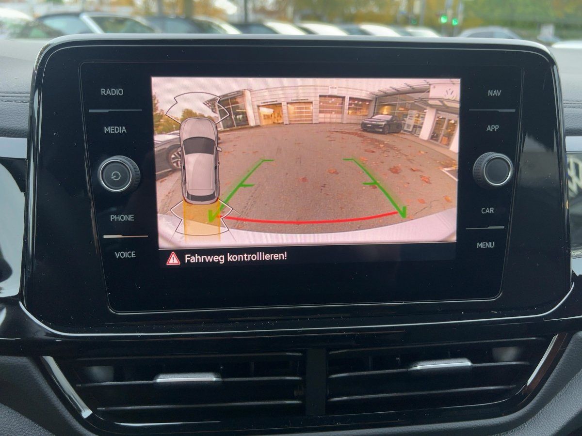 Fahrzeugabbildung Volkswagen T-Roc 2.0 TDI DSG Style AHK BlackStyle Nav Kamer