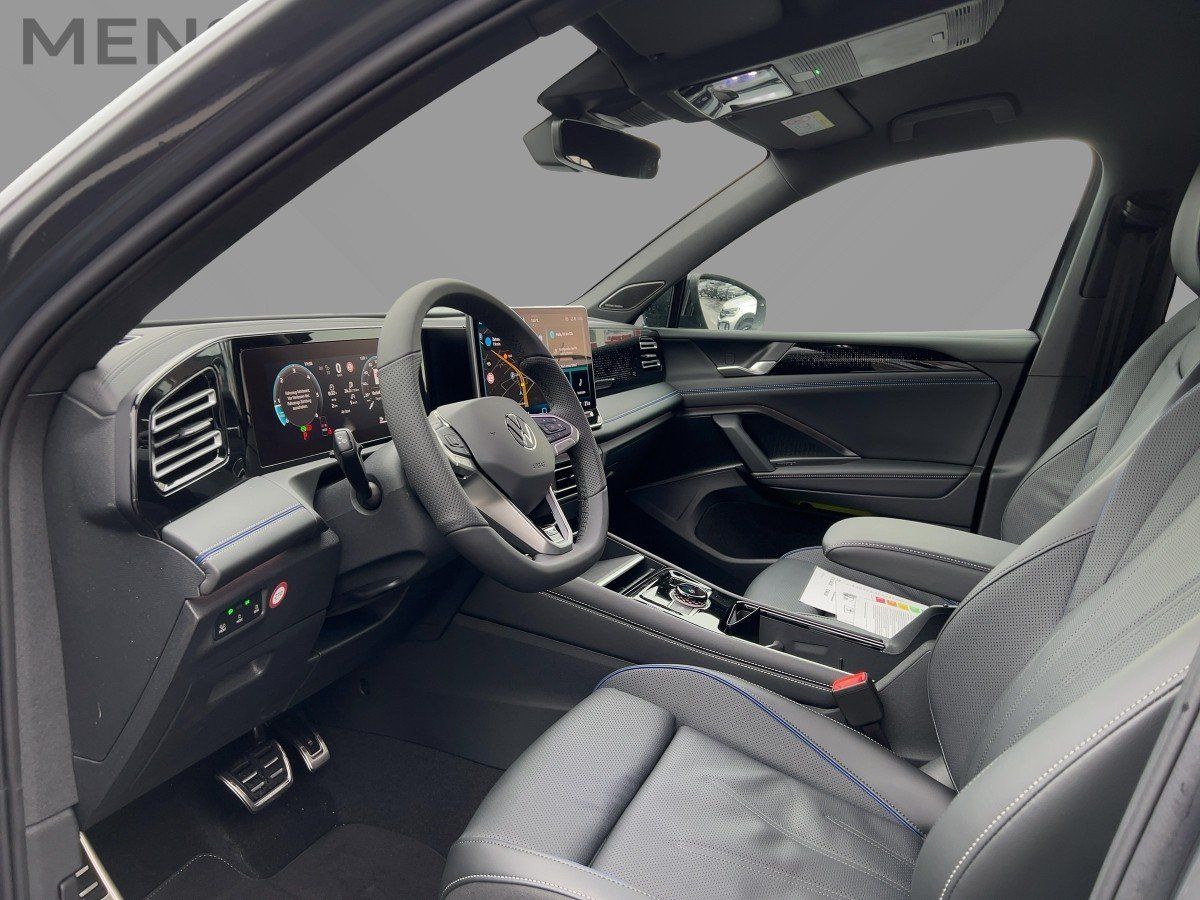 Fahrzeugabbildung Volkswagen Tiguan TDI 4M R-Line AHK BlackStyle Leder Nav 36