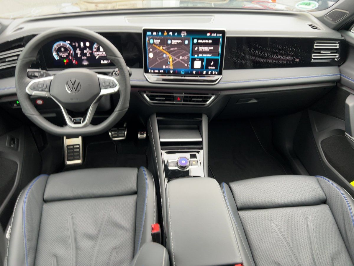 Fahrzeugabbildung Volkswagen Tiguan TDI 4M R-Line AHK BlackStyle Leder Nav 36