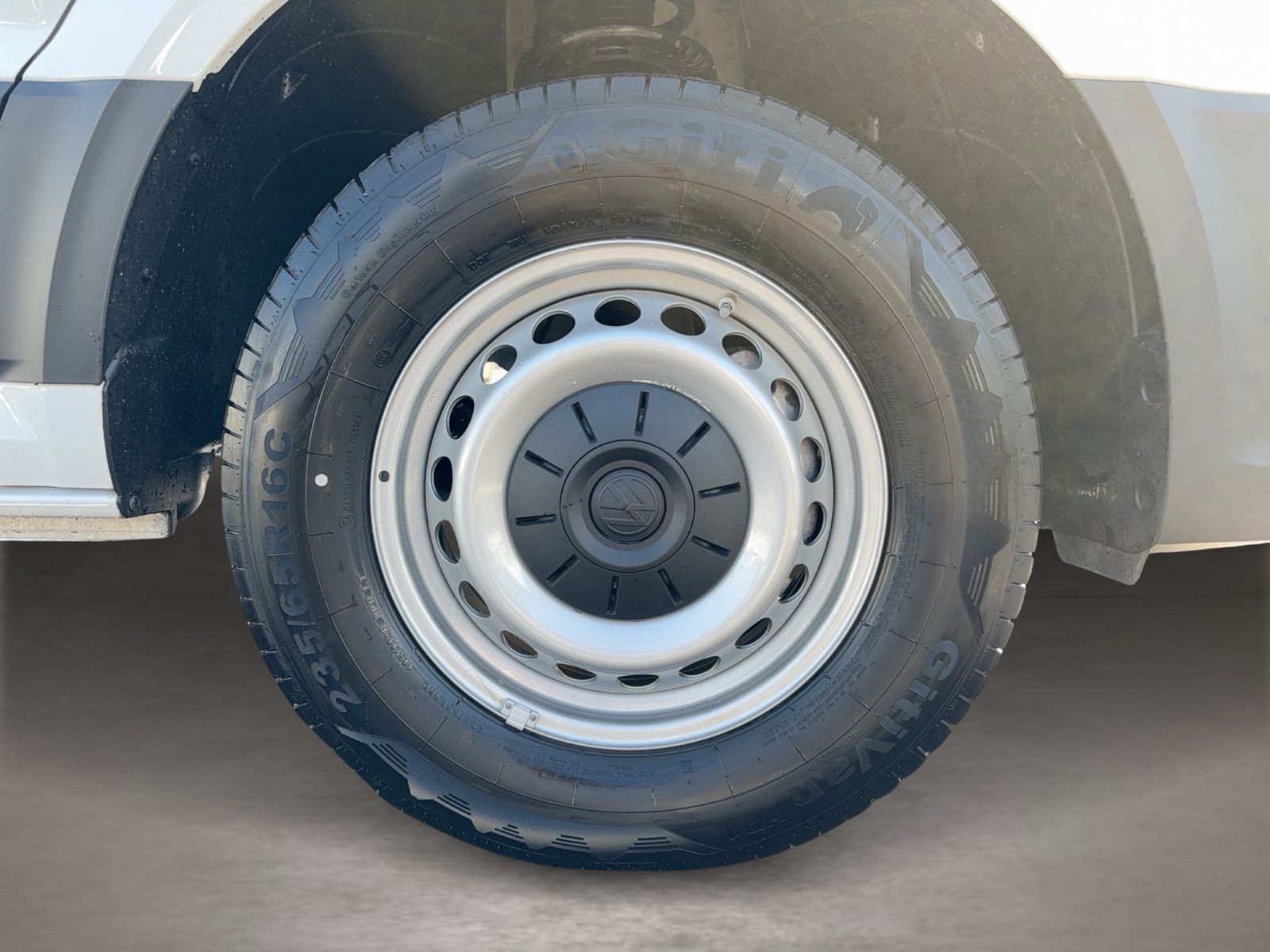 Fahrzeugabbildung Volkswagen NFZ Crafter 35 Kasten HD MR Front TDI EU6 103kW