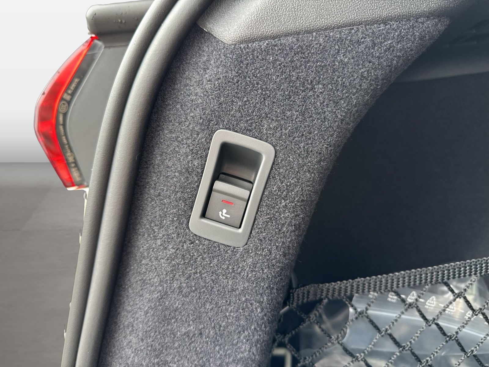 Fahrzeugabbildung Audi A6 e-tron Avant quattro S line business Matrix