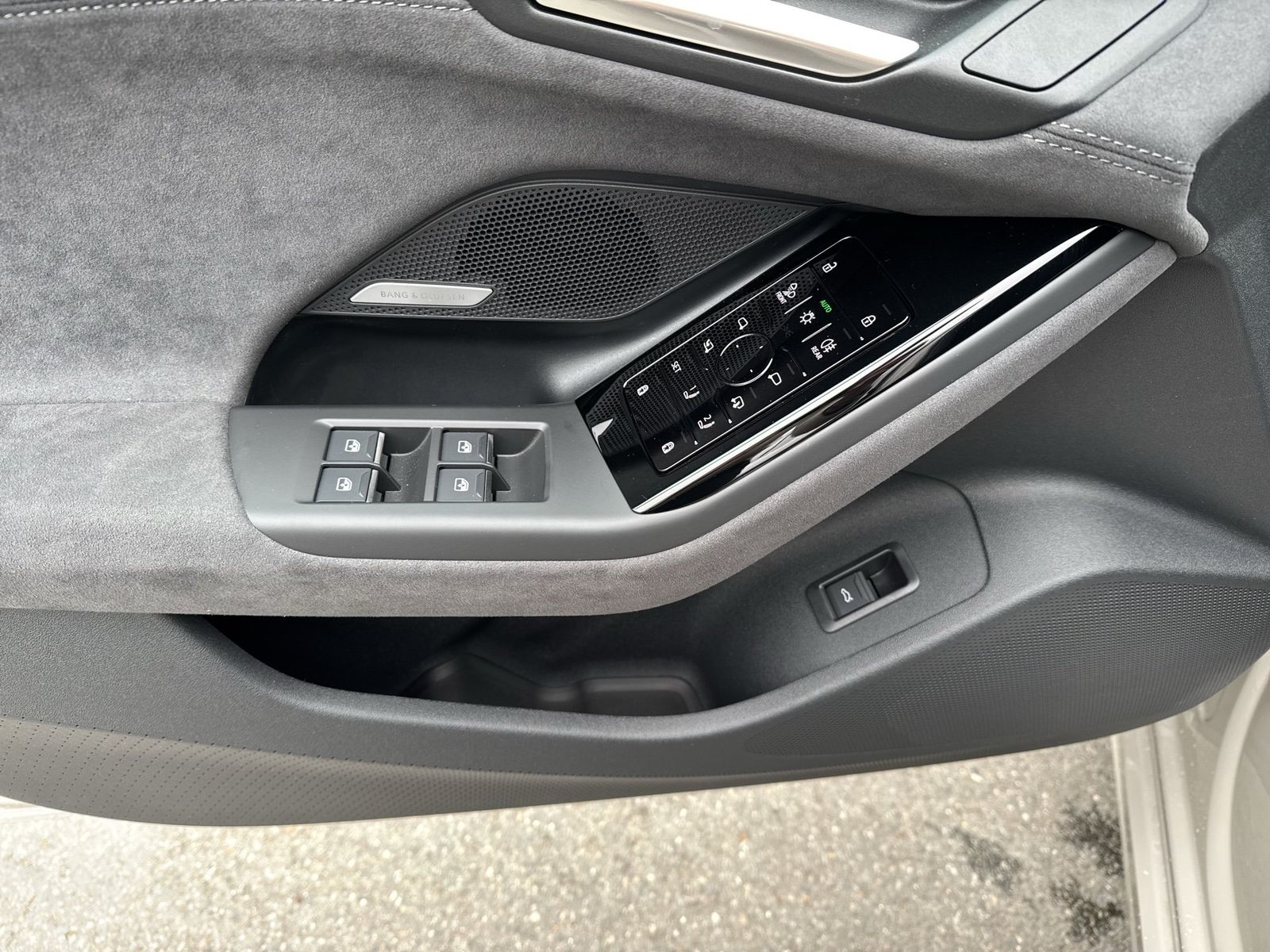 Fahrzeugabbildung Audi A6 e-tron Avant quattro S line business Matrix