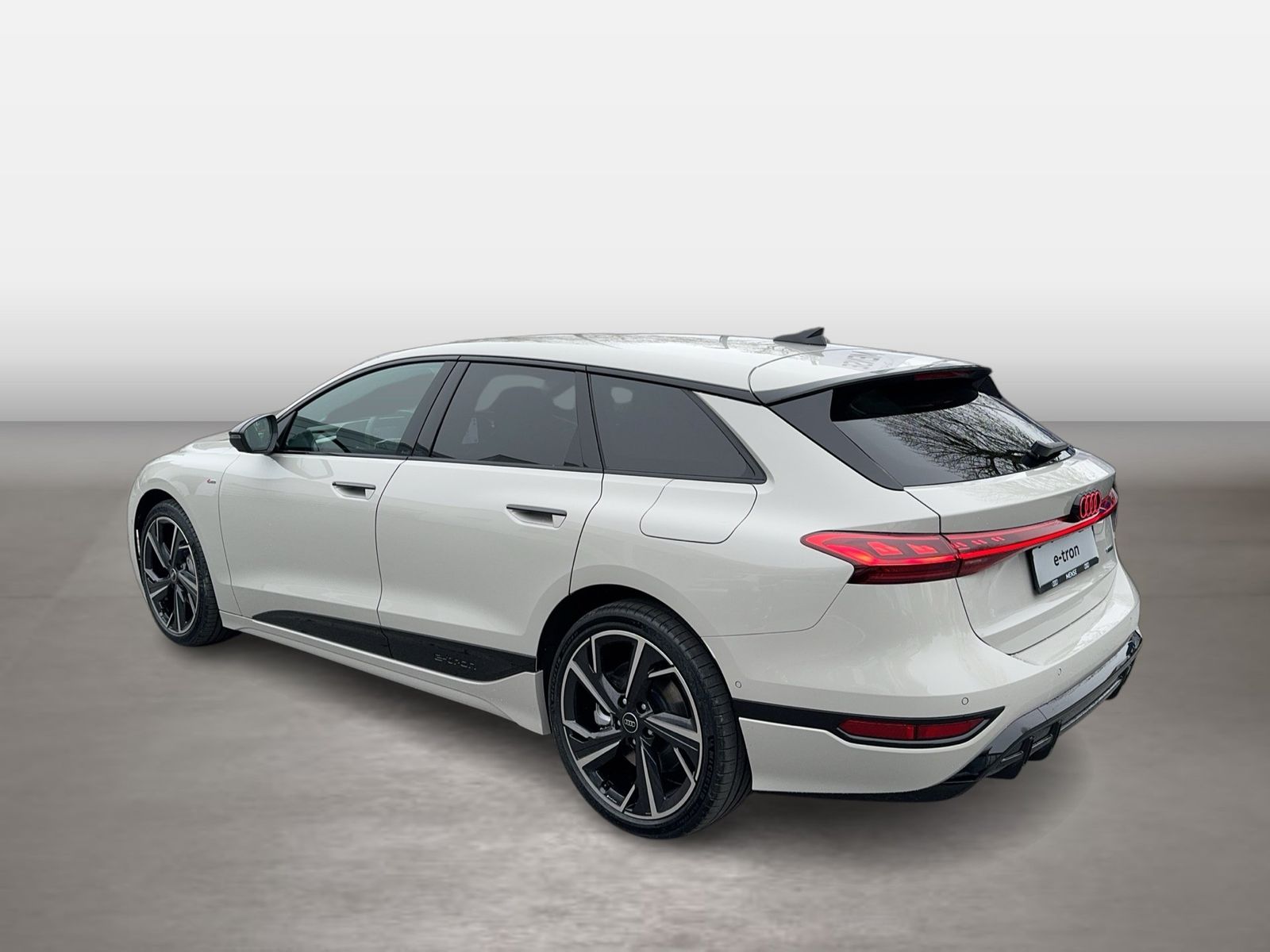 Fahrzeugabbildung Audi A6 e-tron Avant quattro S line business Matrix