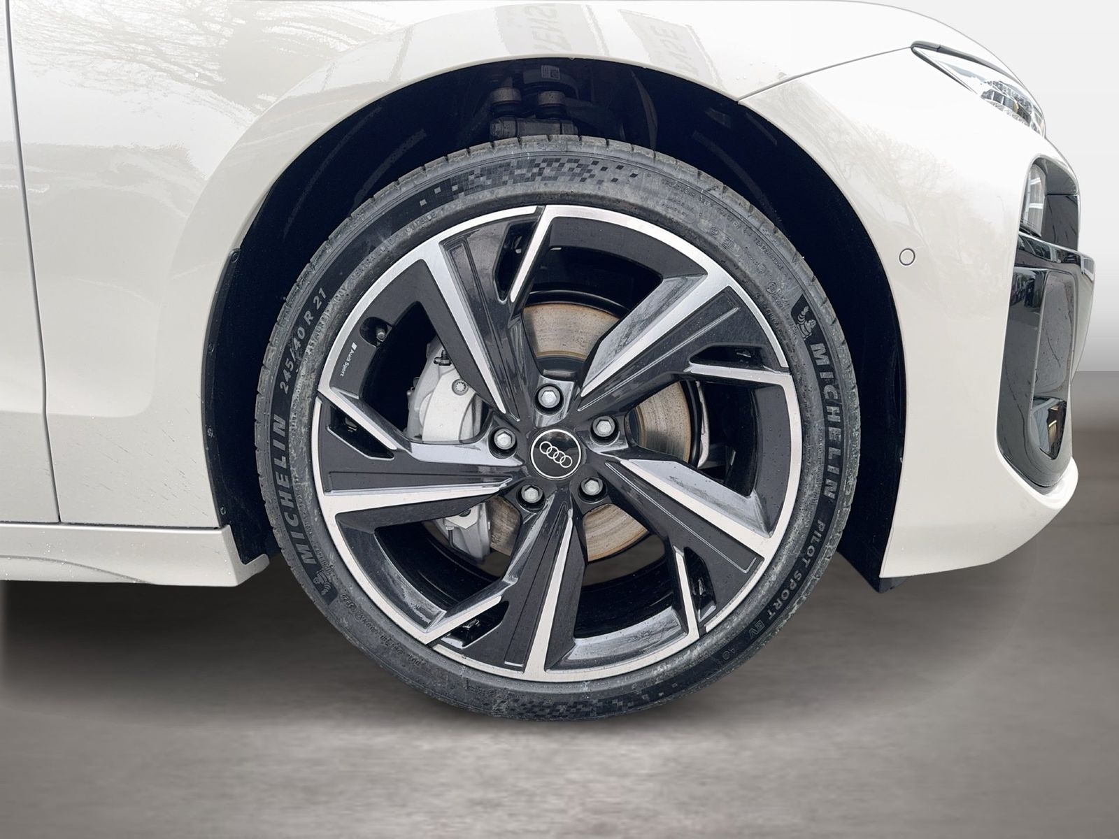Fahrzeugabbildung Audi A6 e-tron Avant quattro S line business Matrix