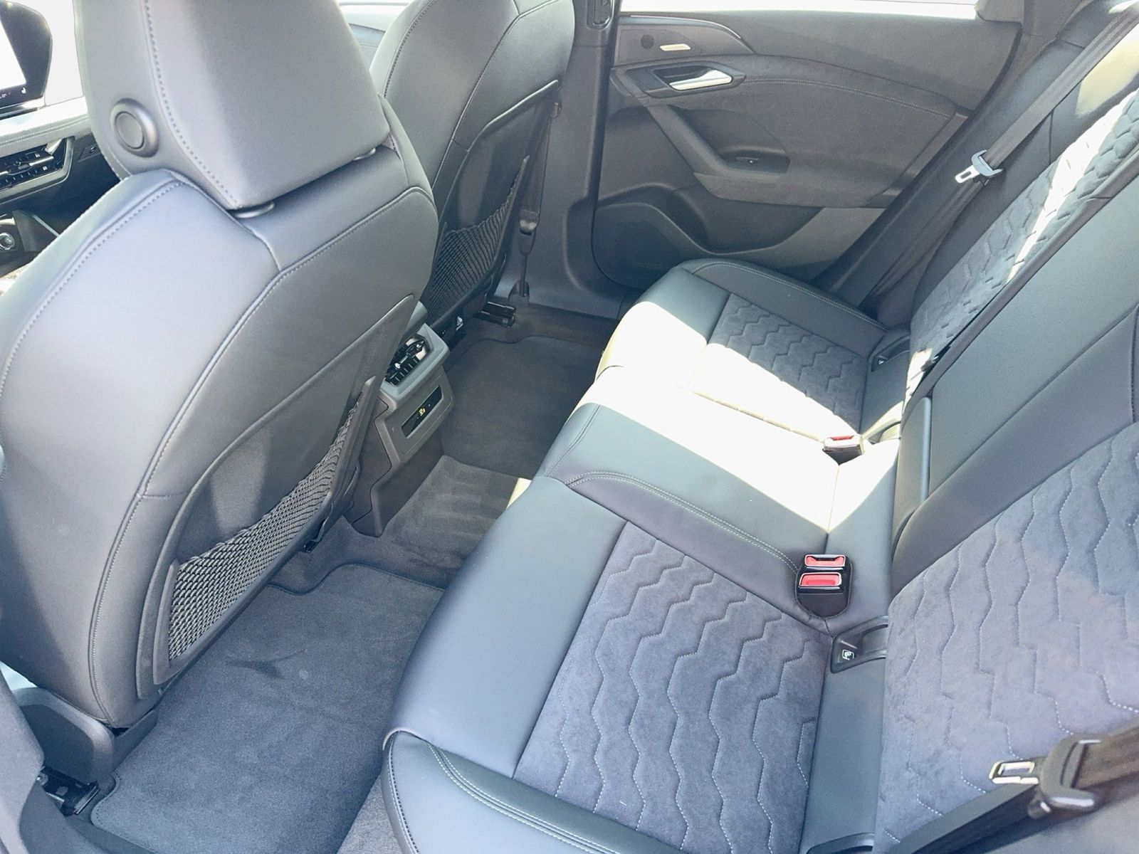 Fahrzeugabbildung Audi A6 e-tron Avant quattro S line business Matrix