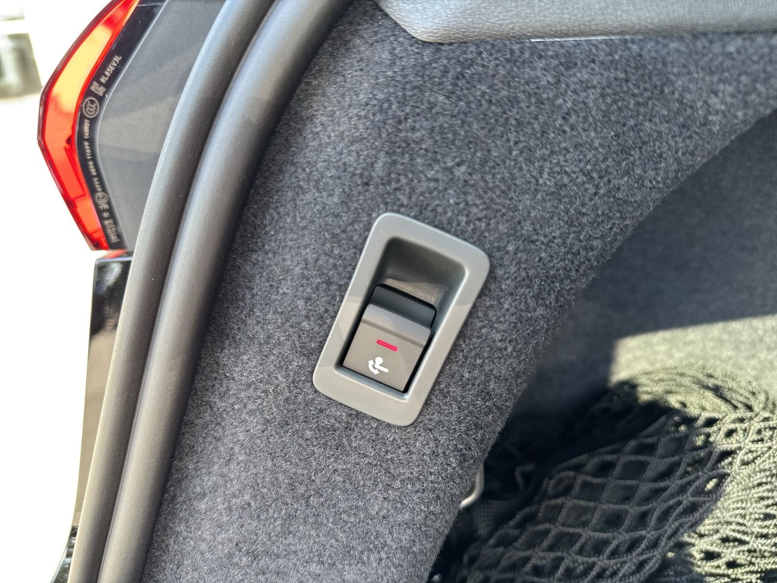 Fahrzeugabbildung Audi A6 e-tron Avant quattro S line business Matrix