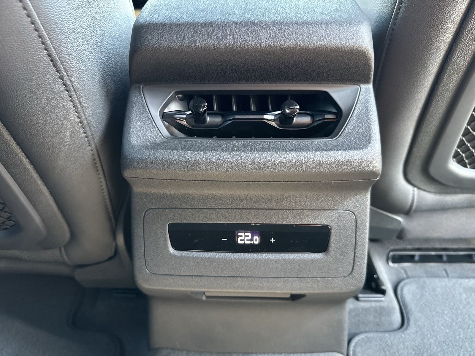 Fahrzeugabbildung Audi A6 e-tron Avant quattro S line business Matrix