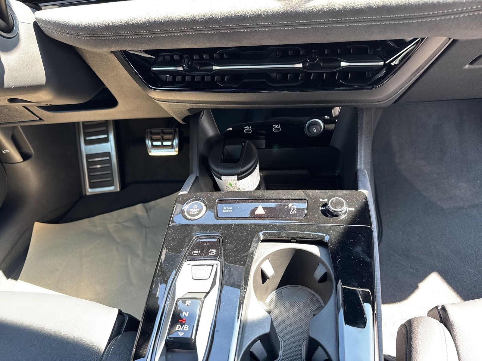 Fahrzeugabbildung Audi A6 e-tron Avant quattro S line business Matrix