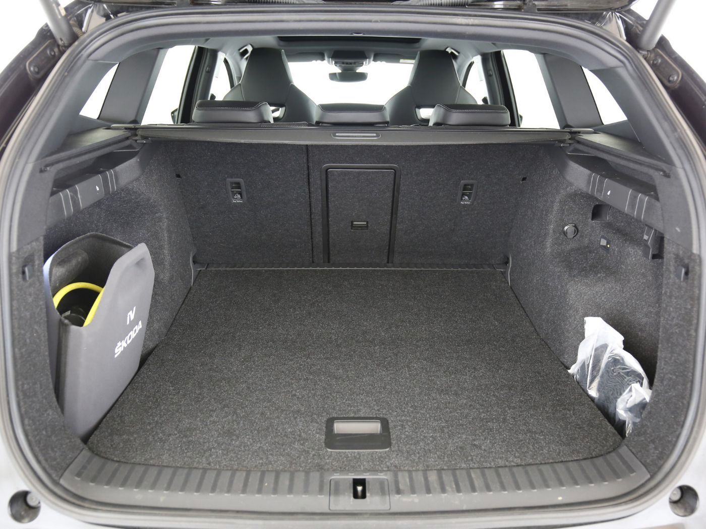 Fahrzeugabbildung SKODA Enyaq 80 Sportline AHK|Pano|SD|ACC|LED|Navi|PDC