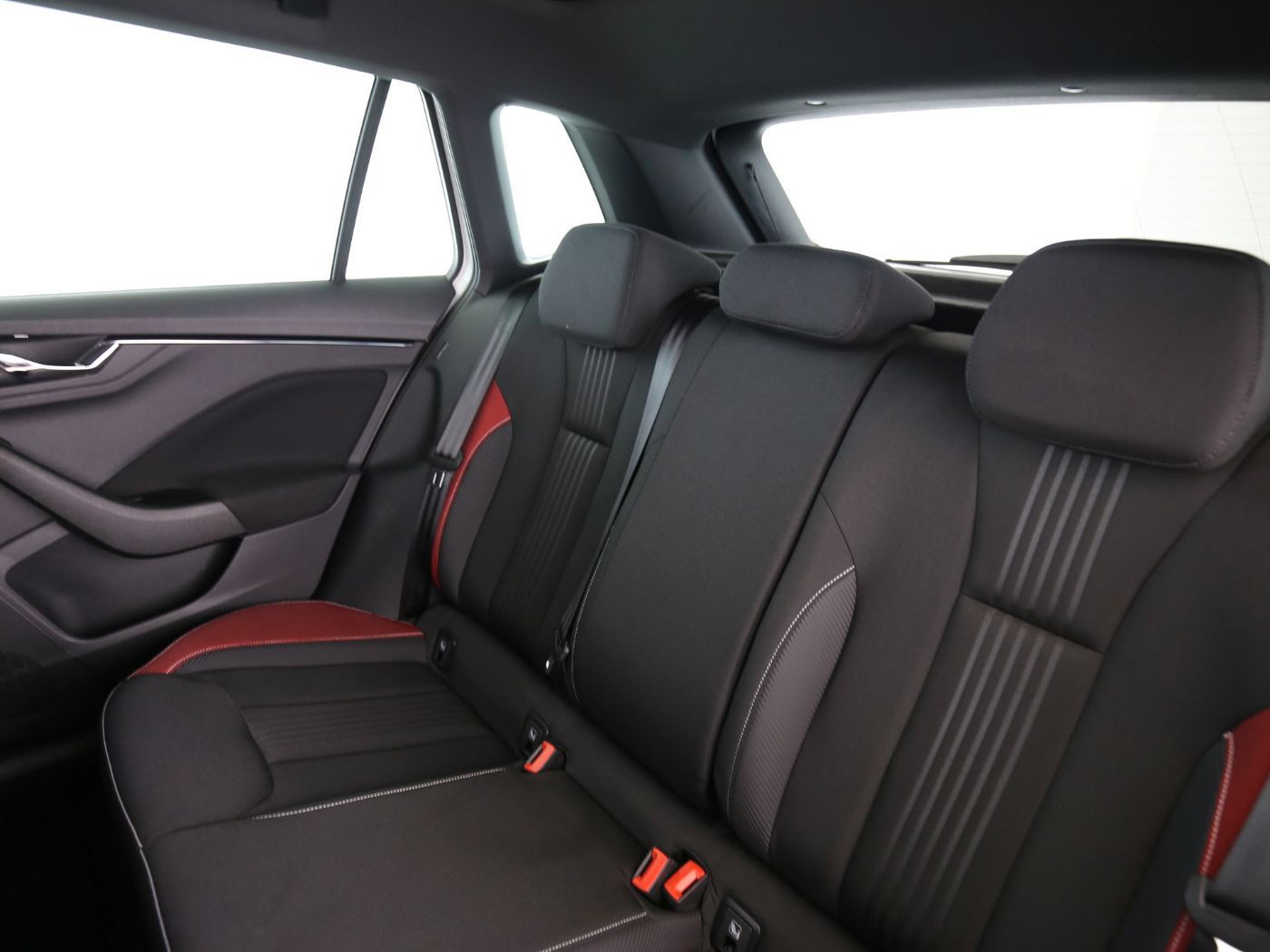 Fahrzeugabbildung SKODA Kamiq 1.0 TSI Monte Carlo Pano|SD|LED|Kamera|PDC