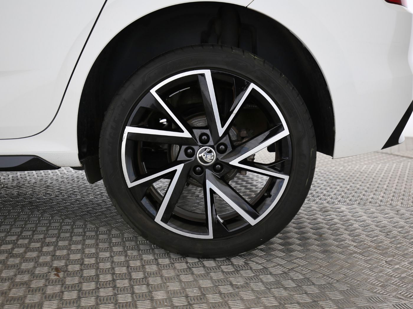 Fahrzeugabbildung SKODA Kamiq 1.0 TSI Monte Carlo Pano|SD|LED|Kamera|PDC