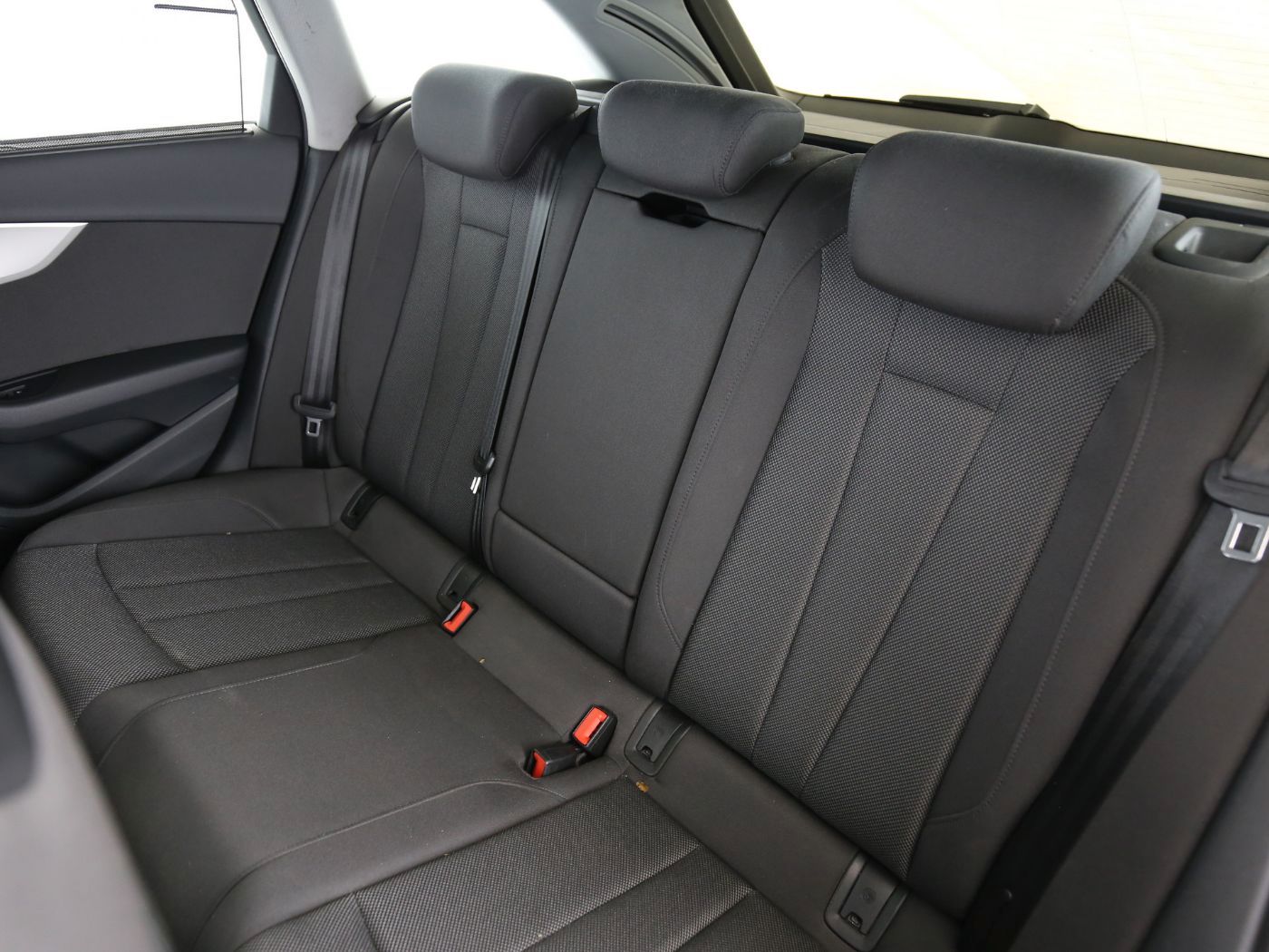 Fahrzeugabbildung Audi A4 Avant 40 TDI quattro S tronic S-Line Matrix