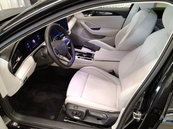 Fahrzeugabbildung Volkswagen Passat Variant 1.5 TSI e-Hybrid DSG Elegance AHK