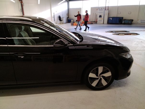 Fahrzeugabbildung Volkswagen Passat Variant 1.5 TSI e-Hybrid DSG Elegance AHK