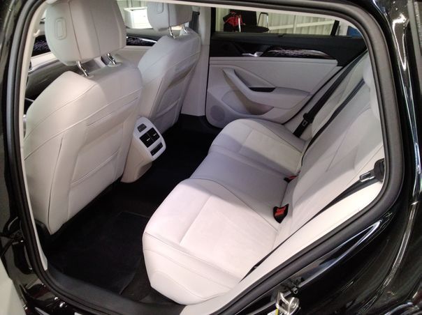 Fahrzeugabbildung Volkswagen Passat Variant 1.5 TSI e-Hybrid DSG Elegance AHK