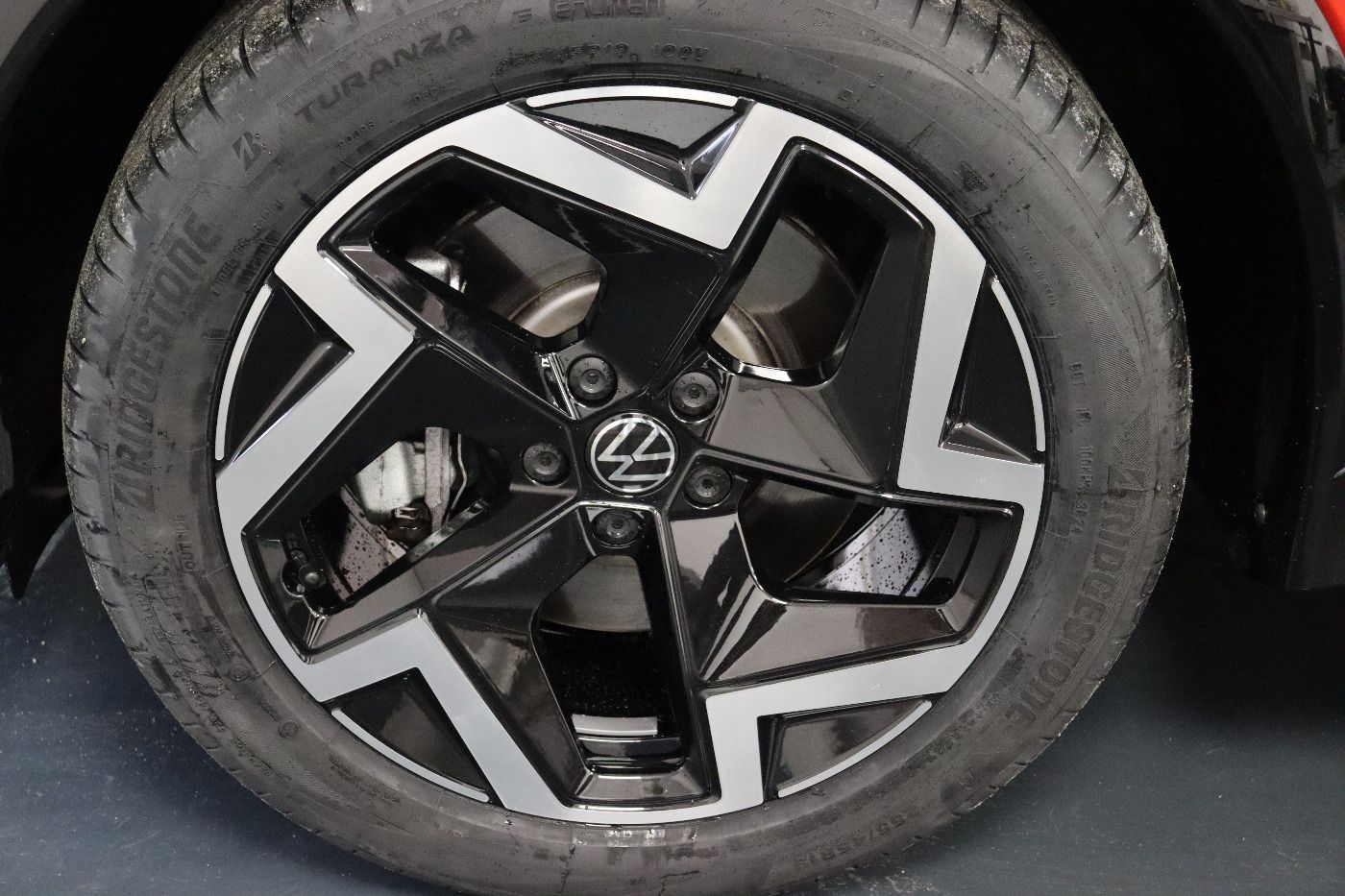 Fahrzeugabbildung Volkswagen Tiguan 2.0 TDI DSG R-Line AHK 4xSHZG