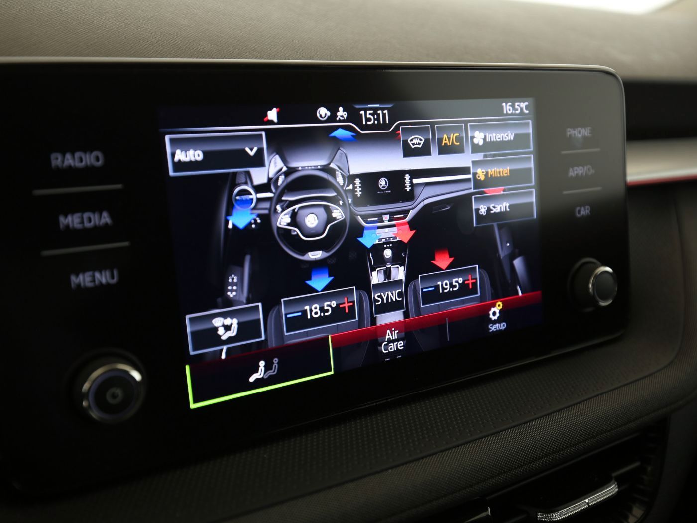 Fahrzeugabbildung SKODA Fabia 1.0 TSI Tour LED|Navi|KlimaA|LaneAss|PDC