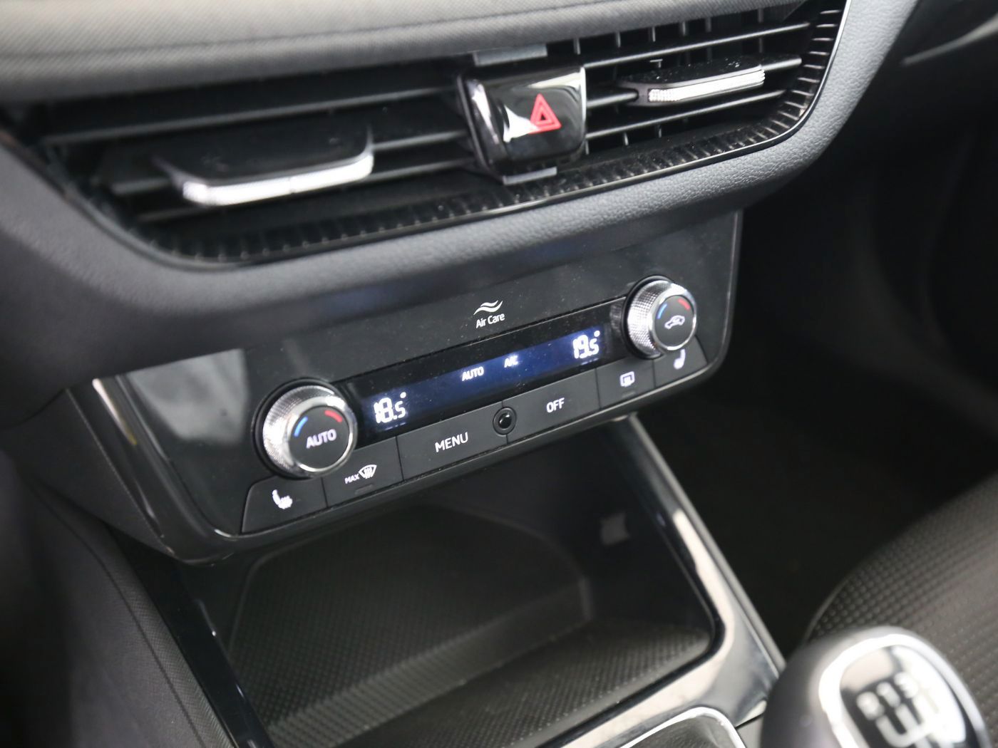 Fahrzeugabbildung SKODA Fabia 1.0 TSI Tour LED|Navi|KlimaA|LaneAss|PDC