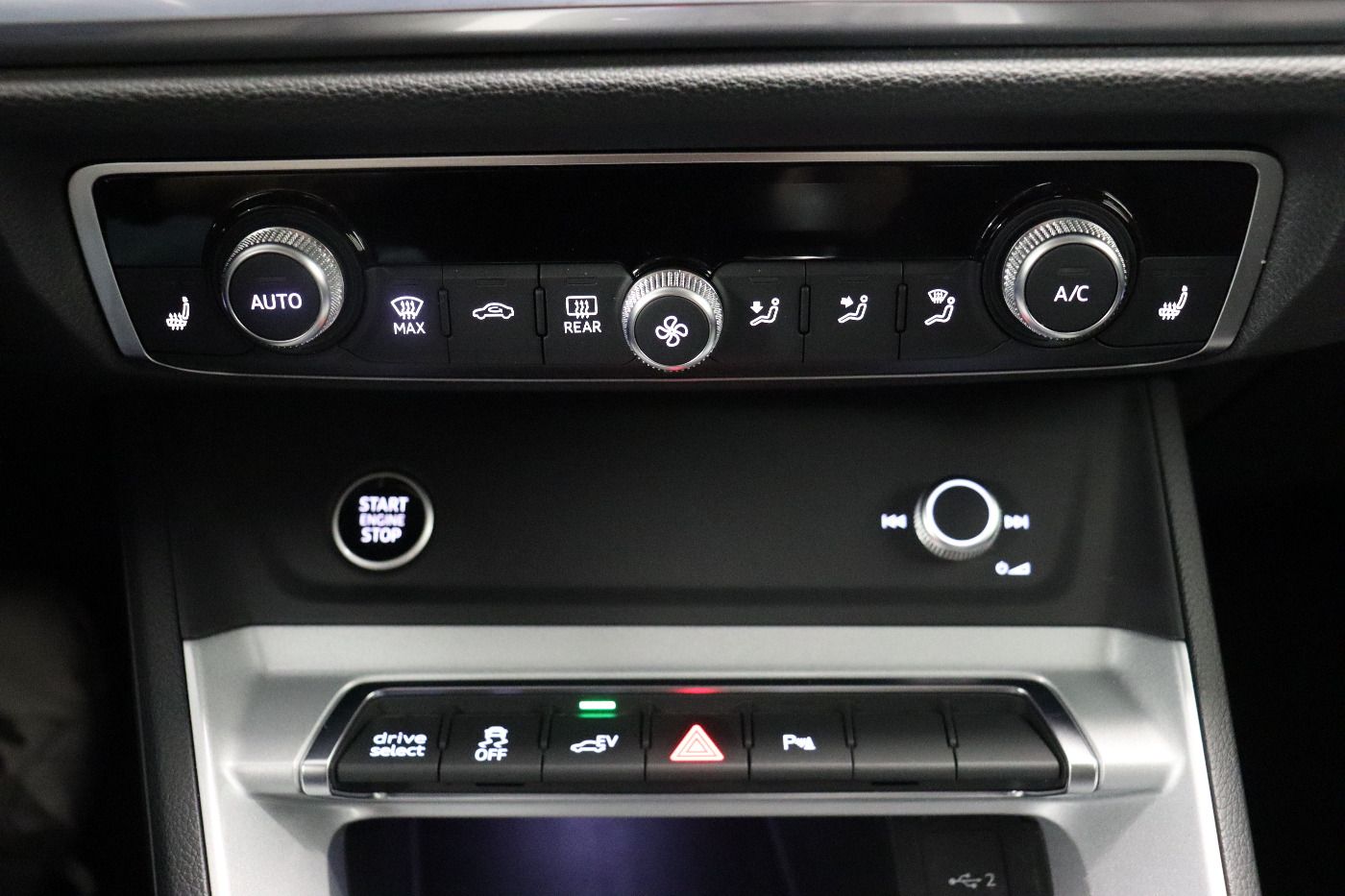 Fahrzeugabbildung Audi Q3 45 TFSIe S- tronic Standhzg|LED|Navi|KeyLess